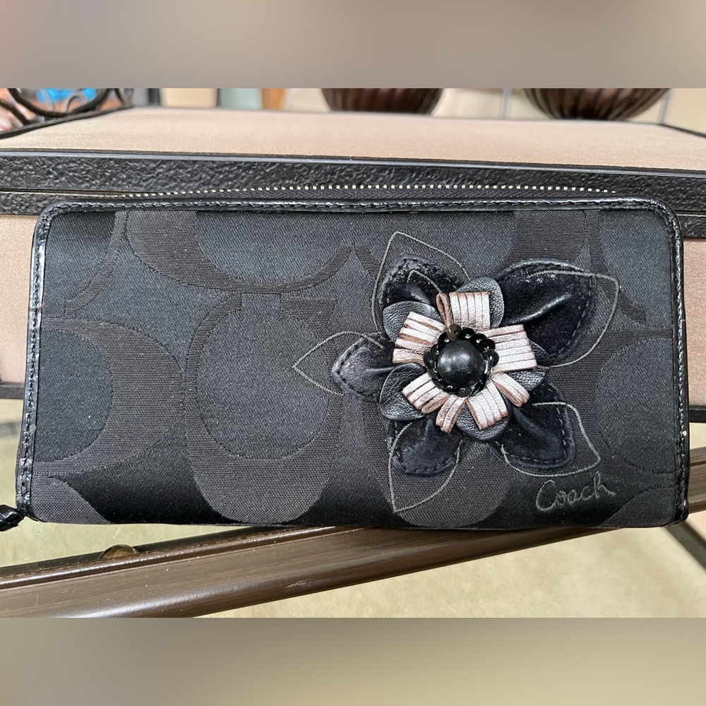 COACH Rare Black Signature Jacquard Floral Appliqué Zip Around Accordion Wallet - Picture 2 of 12